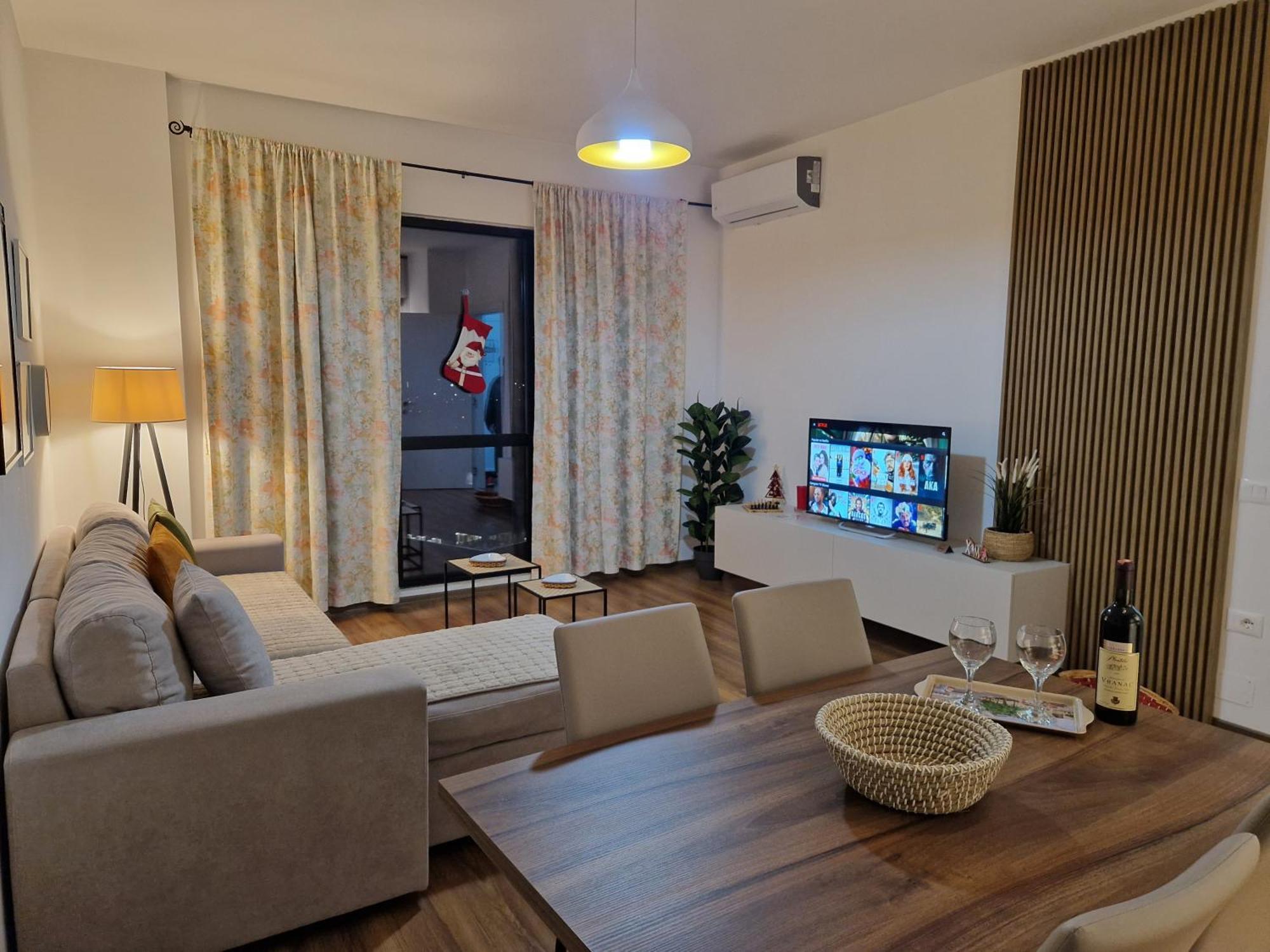 Red & White Palace Apartment *