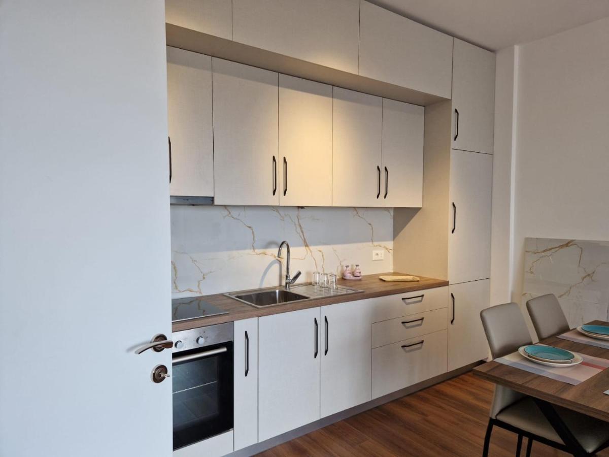 Apartment Red & White Palace *